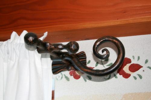 Custom Unique Forged Iron Curtain Rod 