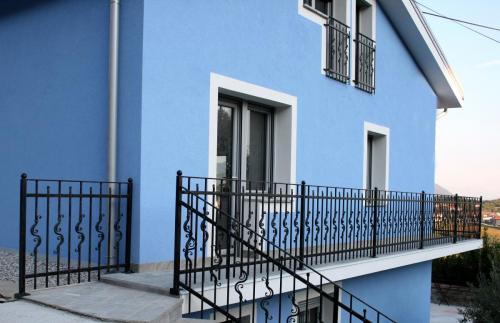 Balcony railings