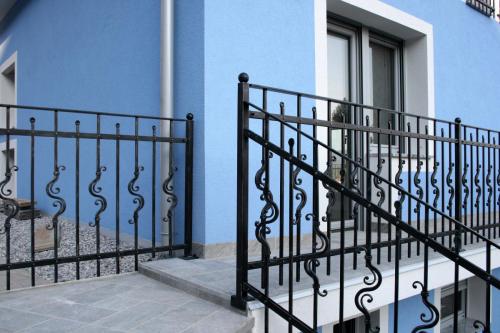 Balcony railings