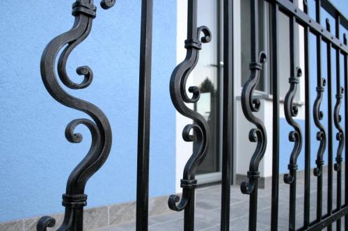 Balcony railings