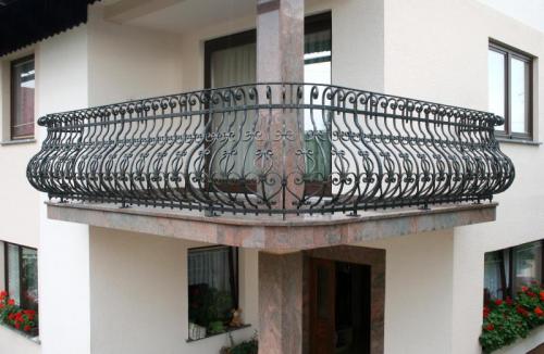 Balcony railing