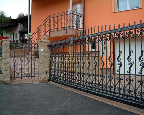 Forged Custom Iron Garden Railings