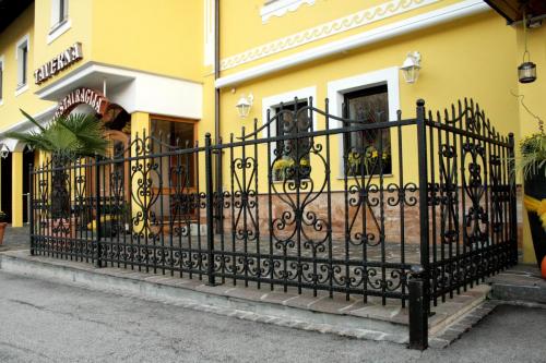 Forged Garden Iron Railings