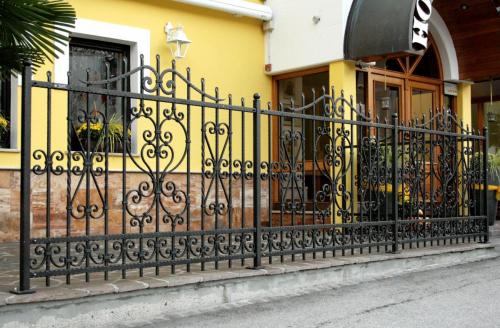 Forged Garden Iron Railings