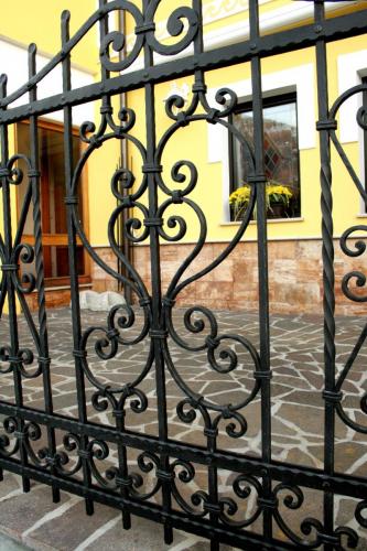 Forged Garden Iron Railings